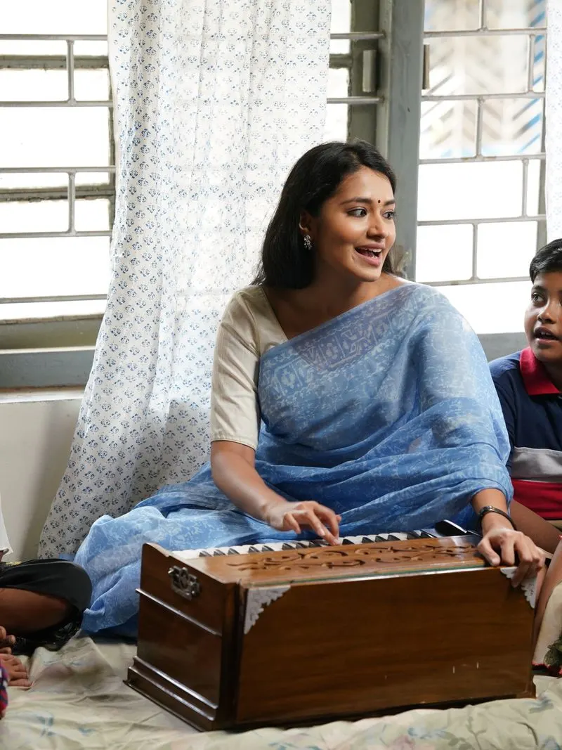 Music teacher leading a harmonium class